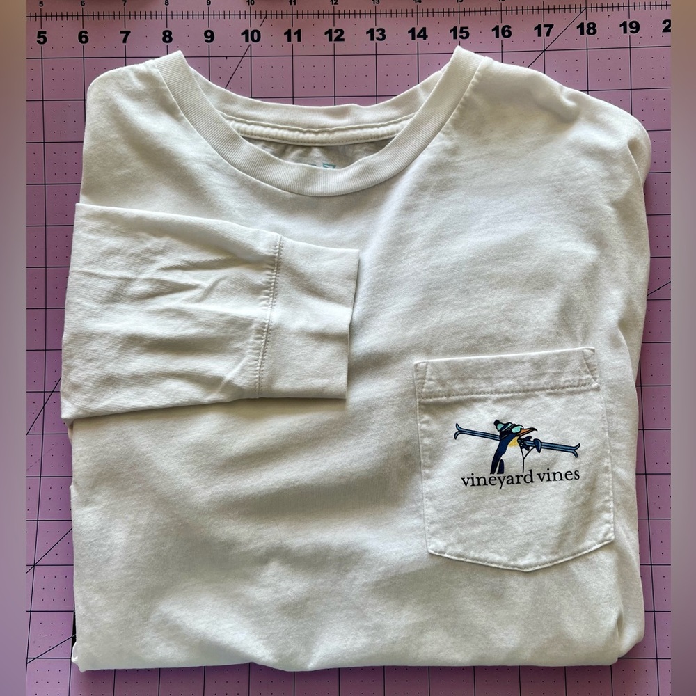 Vineyard Vines men’s long sleeve t shirt ski theme Medium large